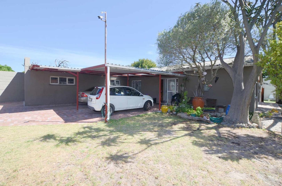 4 Bedroom Property for Sale in Bothasig Western Cape